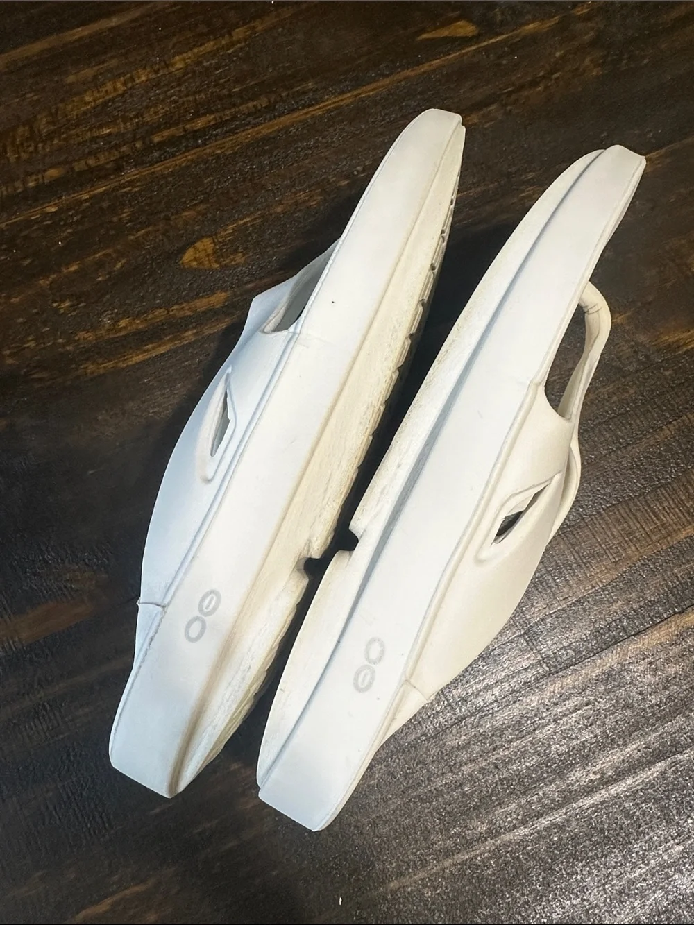 OOFOS simple white
